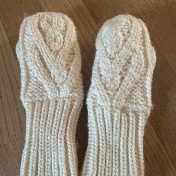 Bundle winter hat and mittens - Picture 5 of 5